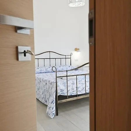 Della Monica Pure Relax فيلة